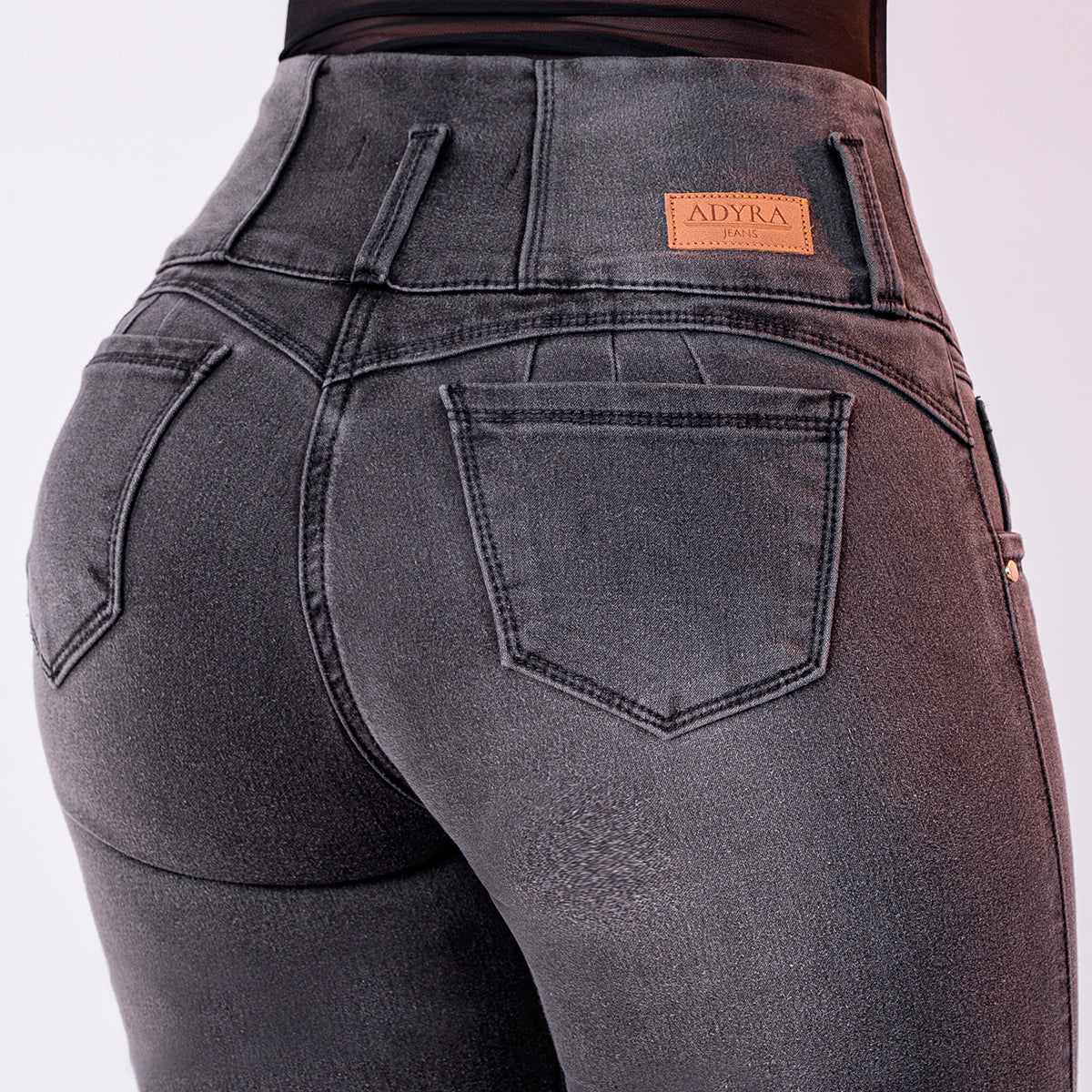 JEAN ELASTICO TIRO ALTO PUSH-UP GRIS