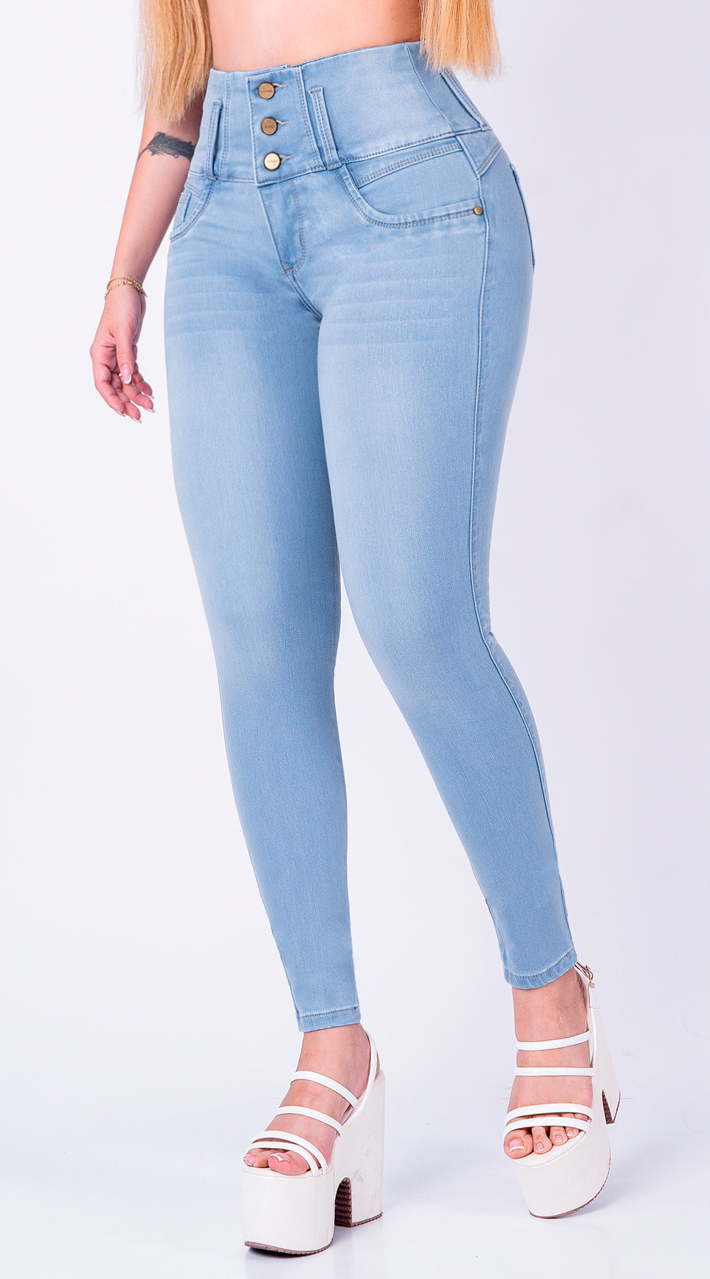 JEAN ELASTICO TIRO ALTO PUSH-UP AZUL CLARO