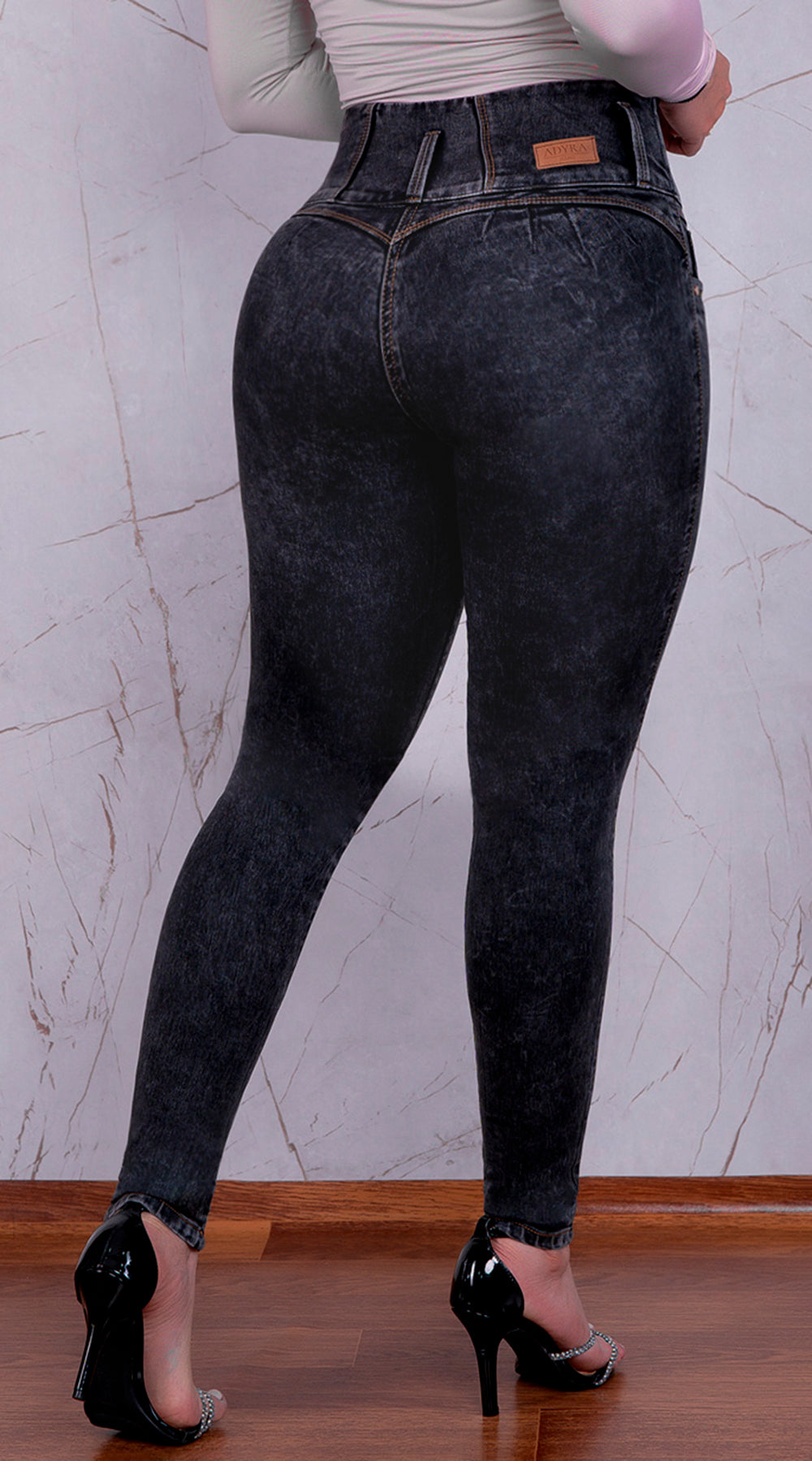 JEAN ELASTICO TIRO ALTO PUSH-UP GRIS OSCURO